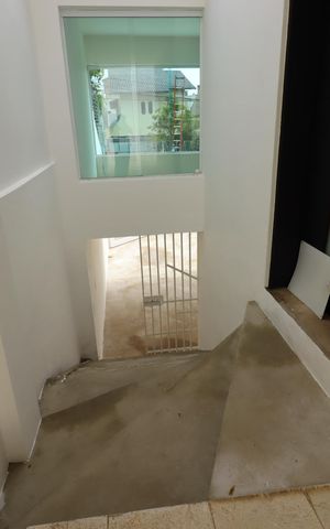 Casa à venda com 258m², 4 quartos e 4 vagasEscada externa