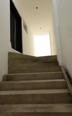 Casa à venda com 258m², 4 quartos e 4 vagasEscada externa