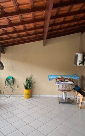 Casa à venda com 230m², 3 quartos e 3 vagasSuite Varanda