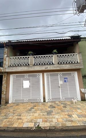 Casa à venda com 230m², 3 quartos e 3 vagasFachada