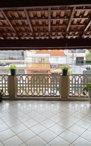 Casa à venda com 230m², 3 quartos e 3 vagasSuite Varanda