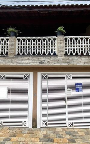 Casa à venda com 230m², 3 quartos e 3 vagasFachada