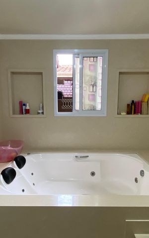 Casa à venda com 230m², 3 quartos e 3 vagasBanheiro da Suíte