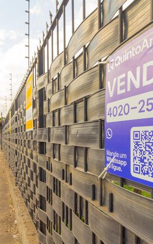 Casa à venda com 104m², 3 quartos e 3 vagas Casa à venda com 104m², 3 quartos e 3 vagasPlaca instalada