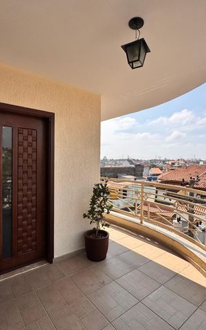 Apartamento à venda com 202m², 2 quartos e 2 vagasVaranda integrativa entre a sala, quarto e suíte