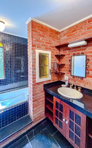 Casa à venda com 242m², 5 quartos e 5 vagasBanheiro