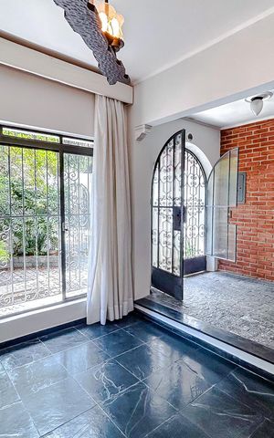 Casa à venda com 242m², 5 quartos e 5 vagasSala