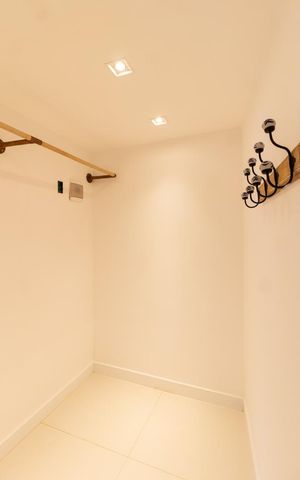 Apartamento para alugar com 220m², 3 quartos e 1 vaga Apartamento para alugar com 220m², 3 quartos e 1 vagaCloset