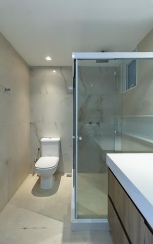 Apartamento para alugar com 220m², 3 quartos e 1 vaga Apartamento para alugar com 220m², 3 quartos e 1 vagaBanheiro da suíte