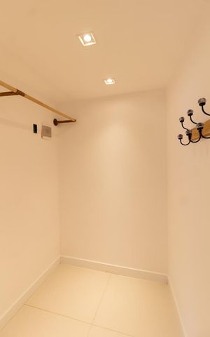 Apartamento para alugar com 220m², 3 quartos e 1 vaga Apartamento para alugar com 220m², 3 quartos e 1 vagaCloset