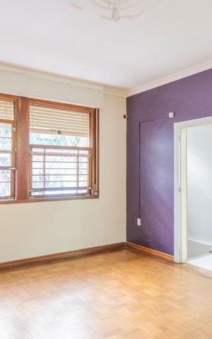 Casa à venda com 320m², 4 quartos e 1 vaga Casa à venda com 320m², 4 quartos e 1 vagaSala