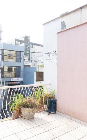 Casa à venda com 320m², 4 quartos e 1 vaga Casa à venda com 320m², 4 quartos e 1 vagaVaranda