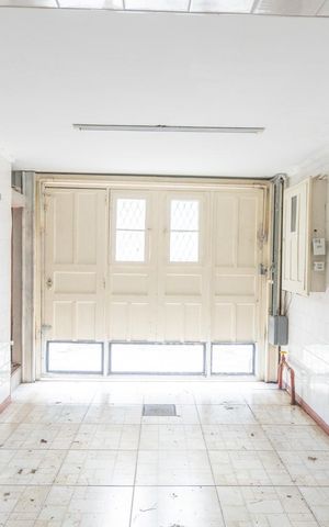 Casa à venda com 320m², 4 quartos e 1 vaga Casa à venda com 320m², 4 quartos e 1 vagaGaragem