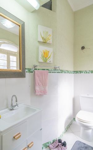 Casa à venda com 320m², 4 quartos e 1 vaga Casa à venda com 320m², 4 quartos e 1 vagaBanheiro da Suíte