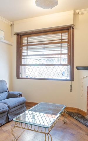 Casa à venda com 320m², 4 quartos e 1 vaga Casa à venda com 320m², 4 quartos e 1 vagaSala
