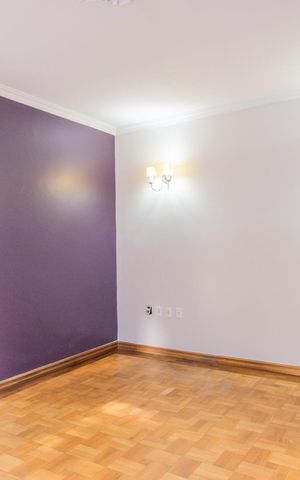 Casa à venda com 320m², 4 quartos e 1 vaga Casa à venda com 320m², 4 quartos e 1 vagaSala
