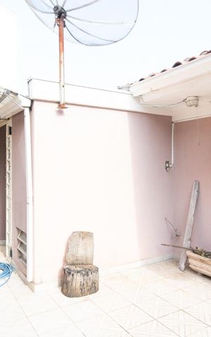 Casa à venda com 320m², 4 quartos e 1 vaga Casa à venda com 320m², 4 quartos e 1 vagaVaranda