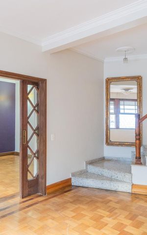 Casa à venda com 320m², 4 quartos e 1 vaga Casa à venda com 320m², 4 quartos e 1 vagaSala