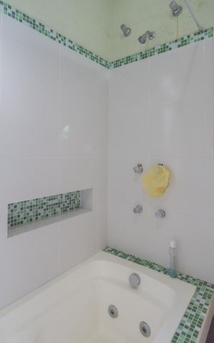 Casa à venda com 320m², 4 quartos e 1 vaga Casa à venda com 320m², 4 quartos e 1 vagaBanheiro da Suíte