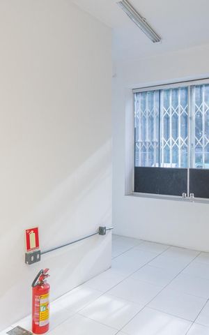 Casa à venda com 320m², 4 quartos e 1 vaga Casa à venda com 320m², 4 quartos e 1 vagaCozinha 1