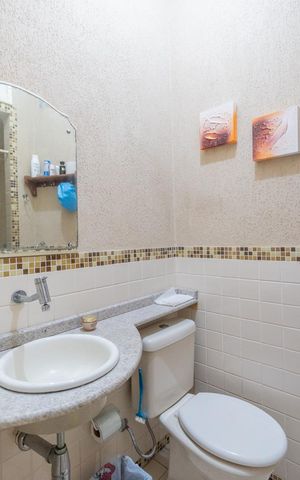 Casa à venda com 320m², 4 quartos e 1 vaga Casa à venda com 320m², 4 quartos e 1 vagaBanheiro Social 1