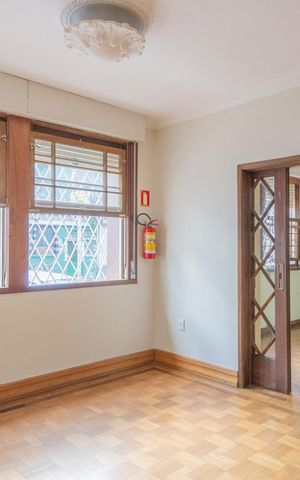 Casa à venda com 320m², 4 quartos e 1 vaga Casa à venda com 320m², 4 quartos e 1 vagaSala
