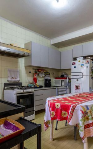 Casa à venda com 150m², 4 quartos e 2 vagas Casa à venda com 150m², 4 quartos e 2 vagasCozinha
