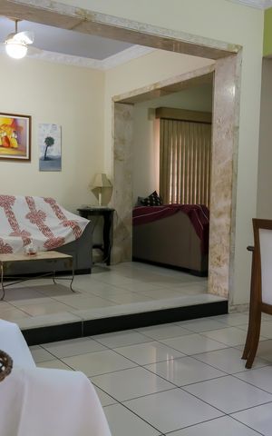 Casa à venda com 324m², 4 quartos e 1 vaga Casa à venda com 324m², 4 quartos e 1 vagaSala