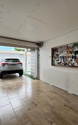 Casa à venda com 118m², 2 quartos e 2 vagas Casa à venda com 118m², 2 quartos e 2 vagasGaragem