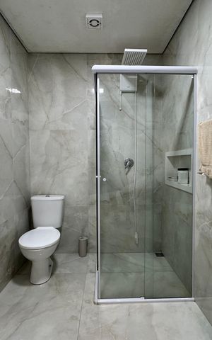 Casa à venda com 118m², 2 quartos e 2 vagas Casa à venda com 118m², 2 quartos e 2 vagasBanheiro