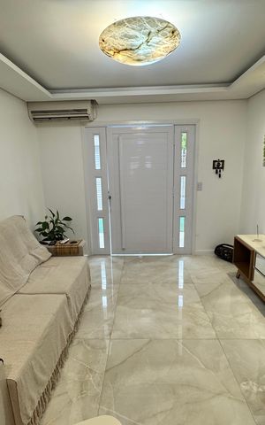 Casa à venda com 118m², 2 quartos e 2 vagas Casa à venda com 118m², 2 quartos e 2 vagasSala