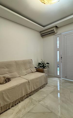 Casa à venda com 118m², 2 quartos e 2 vagas Casa à venda com 118m², 2 quartos e 2 vagasSala