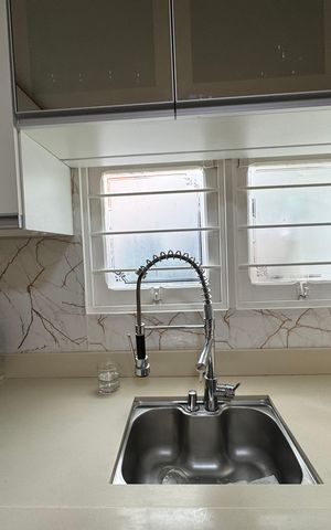 Casa à venda com 118m², 2 quartos e 2 vagas Casa à venda com 118m², 2 quartos e 2 vagasCozinha