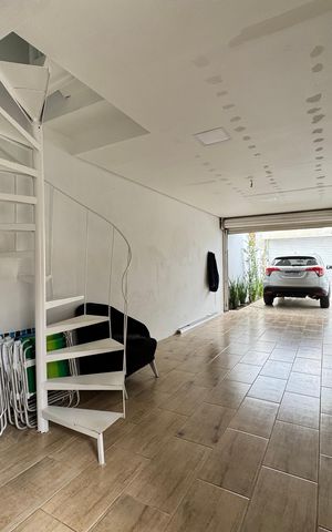 Casa à venda com 118m², 2 quartos e 2 vagas Casa à venda com 118m², 2 quartos e 2 vagasGaragem