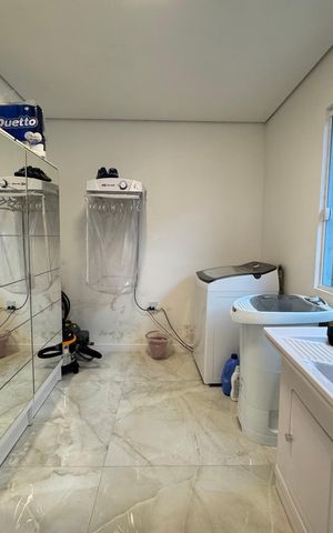 Casa à venda com 118m², 2 quartos e 2 vagas Casa à venda com 118m², 2 quartos e 2 vagasÁrea de Serviço