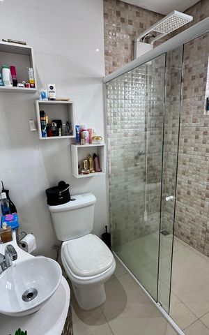Casa à venda com 118m², 2 quartos e 2 vagas Casa à venda com 118m², 2 quartos e 2 vagasBanheiro da Suíte