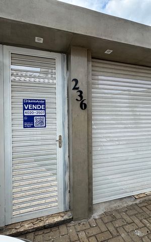 Casa à venda com 118m², 2 quartos e 2 vagas Casa à venda com 118m², 2 quartos e 2 vagasFachada