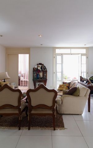 Apartamento à venda com 200m², 3 quartos e sem vaga Apartamento à venda com 200m², 3 quartos e sem vagaSala