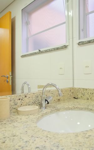 Casa à venda com 171m², 3 quartos e 2 vagasBanheiro de serviço