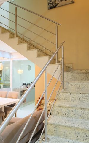 Casa à venda com 171m², 3 quartos e 2 vagasEscada