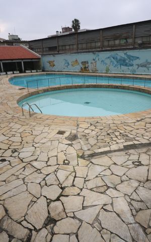 Apartamento à venda com 70m², 2 quartos e sem vagaÁrea comum - Piscina