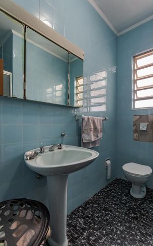 Casa à venda com 414m², 6 quartos e 6 vagasBanheiro 2