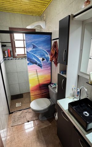 Casa à venda com 150m², 4 quartos e 1 vaga Casa à venda com 150m², 4 quartos e 1 vagaBanheiro