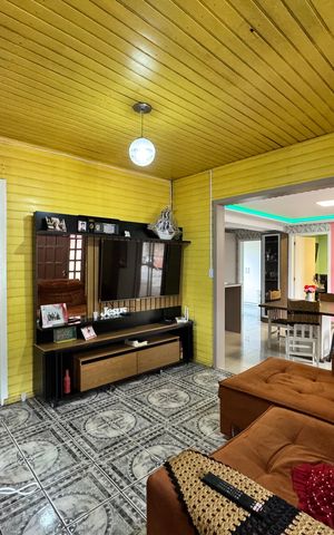 Casa à venda com 150m², 4 quartos e 1 vaga Casa à venda com 150m², 4 quartos e 1 vagaSala
