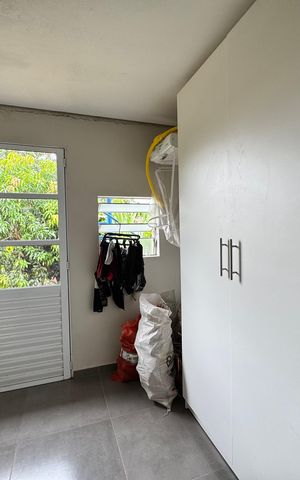 Casa à venda com 150m², 4 quartos e 1 vaga Casa à venda com 150m², 4 quartos e 1 vagaÁrea de Serviço