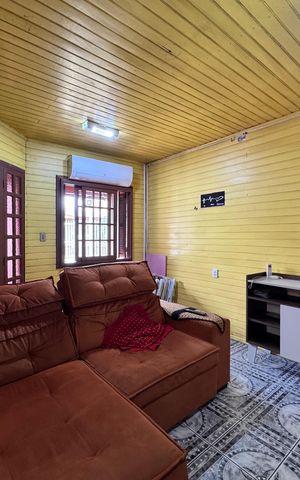 Casa à venda com 150m², 4 quartos e 1 vaga Casa à venda com 150m², 4 quartos e 1 vagaSala