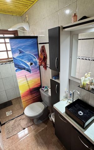 Casa à venda com 150m², 4 quartos e 1 vaga Casa à venda com 150m², 4 quartos e 1 vagaBanheiro