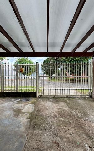 Casa à venda com 150m², 4 quartos e 1 vaga Casa à venda com 150m², 4 quartos e 1 vagaGaragem