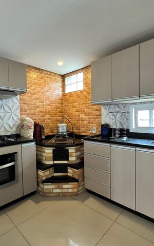Casa à venda com 150m², 4 quartos e 1 vaga Casa à venda com 150m², 4 quartos e 1 vagaCozinha