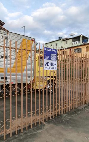 Casa à venda com 160m², 3 quartos e 6 vagas Casa à venda com 160m², 3 quartos e 6 vagasFachada